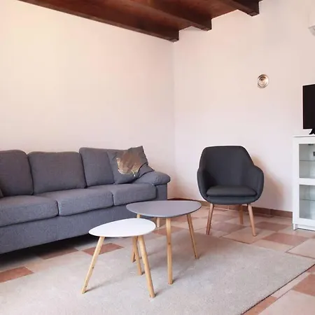 Apartment Small Patio House Pula